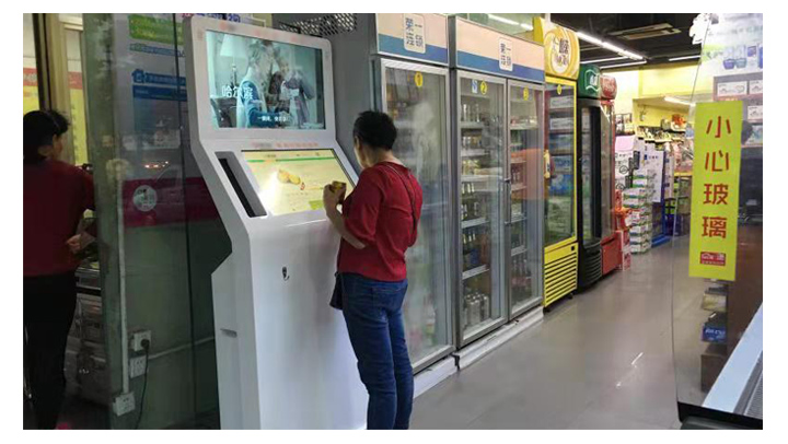 零售業使用容大彩晶自助購物觸摸一體機